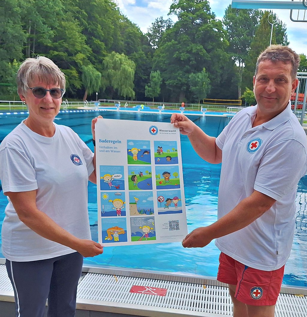 Monika Gille und Tobias Kramer leiten die Klötzer Wasserwacht. Sie können sich über zehn Neuanmeldungen in zwei Jahren freuen. 