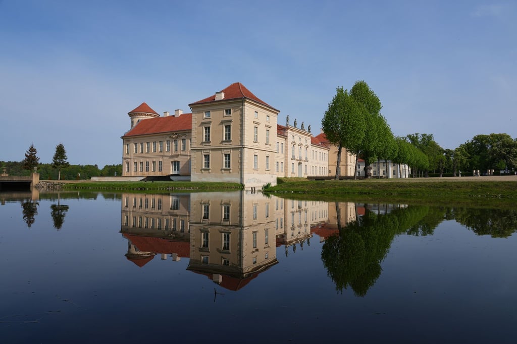 Die Kammeroper Schloss Rheinsberg bietet zum Festivalsommer 2025 unter anderem Werke von Johann Strauss und Wolfgang Amadeus Mozart (Archivbild).