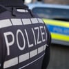 Die Polizei in Halle sucht nach einem Betrüger.