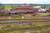 Der Bahnhof in Blumenberg und die verschiedenen Gleise aus der Vogelperspektive gesehen.