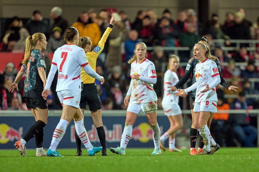 Lou-Ann Joly sah im Spiel die Rote Karte.