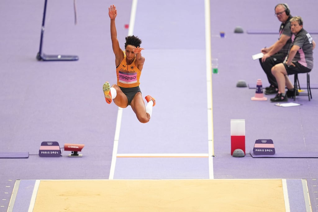 Olympiasiegerin Malaika Mihambo wird beim Leichtathletik-Meeting in Düsseldorf von einem längeren Absprungbalken als üblich abspringen.