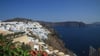 Blick auf das Häusermeer der griechischen Insel Santorini.