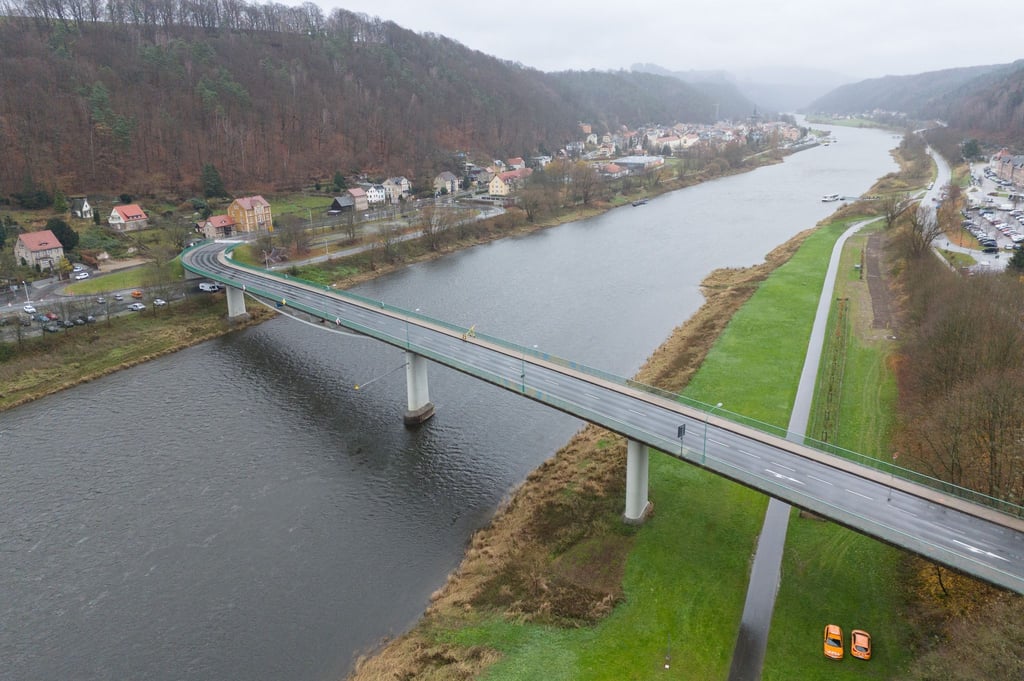 Seit Anfang November ist die Bad Schandauer Elbbrücke gesperrt (Archivbild).