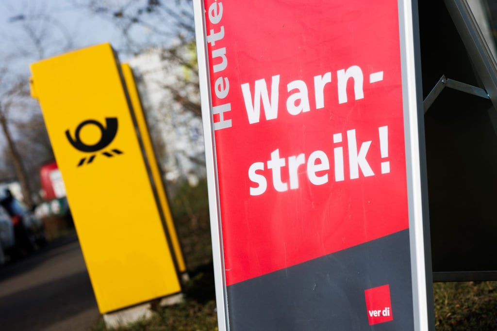 Kunden müssen teilweise etwas länger auf die Post warten. (Symbolbild)