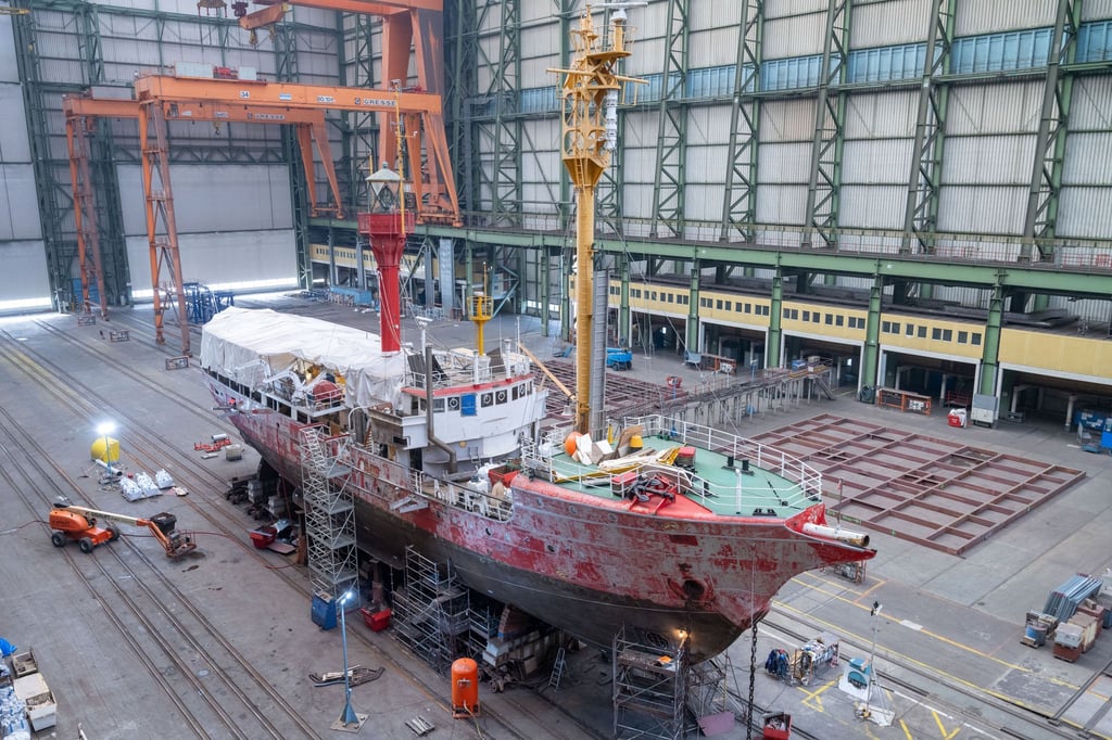 Die Arbeiten am historischen Feuerschiff „Elbe 1“ laufen in Stralsund auf Hochtouren.