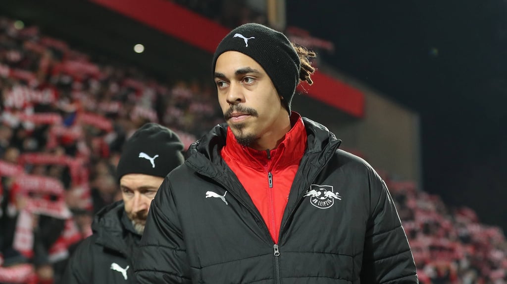 Yussuf Poulsen muss gegen St. Pauli auf der Bank Platz nehmen.