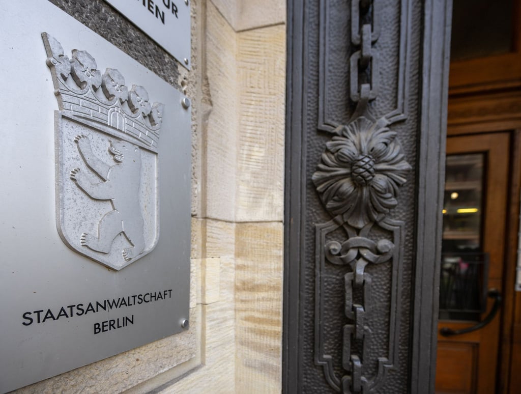 Mehrmals soll ein damals 45-Jähriger auf seine Ex-Partnerin eingestochen und sie getötet haben - die Staatsanwaltschaft geht von einem Femizid aus. (Symbolbild)