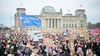 Zehntausende gingen auf die Straßen - in den Umfragen zur Bundestagswahl dagegen zeichnet sich die aufgeregte Stimmung nicht ab. (Archivbild)