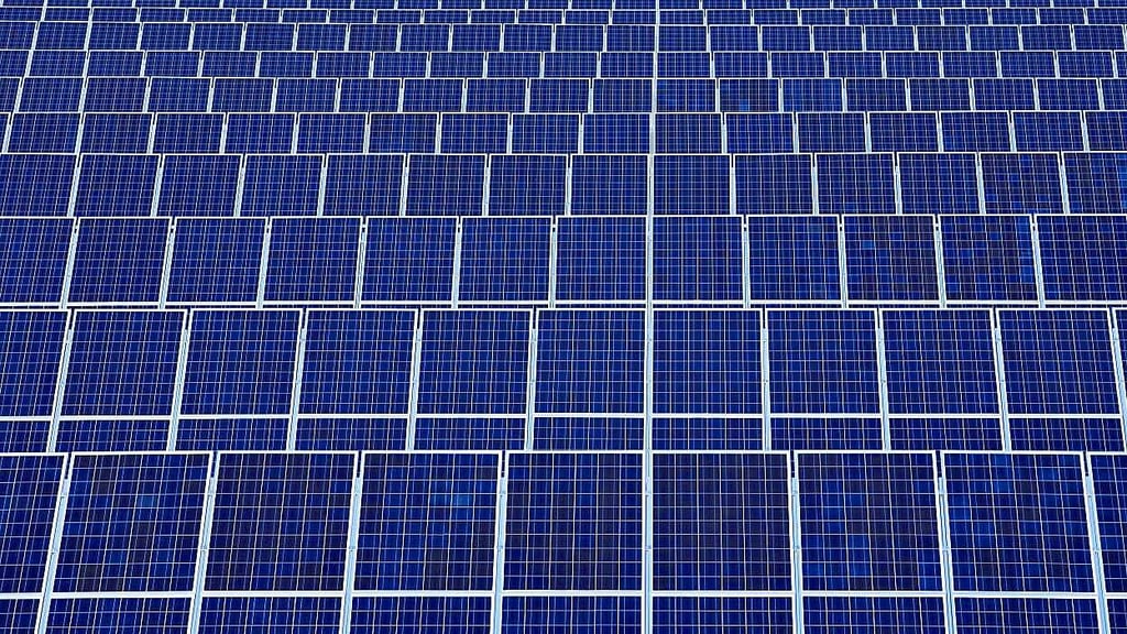 Module wie diese sollen in absehbarer Zeit bis zu 200 Hektar Fläche zwischen Burgkemnitz und Schlaitz überspannen.