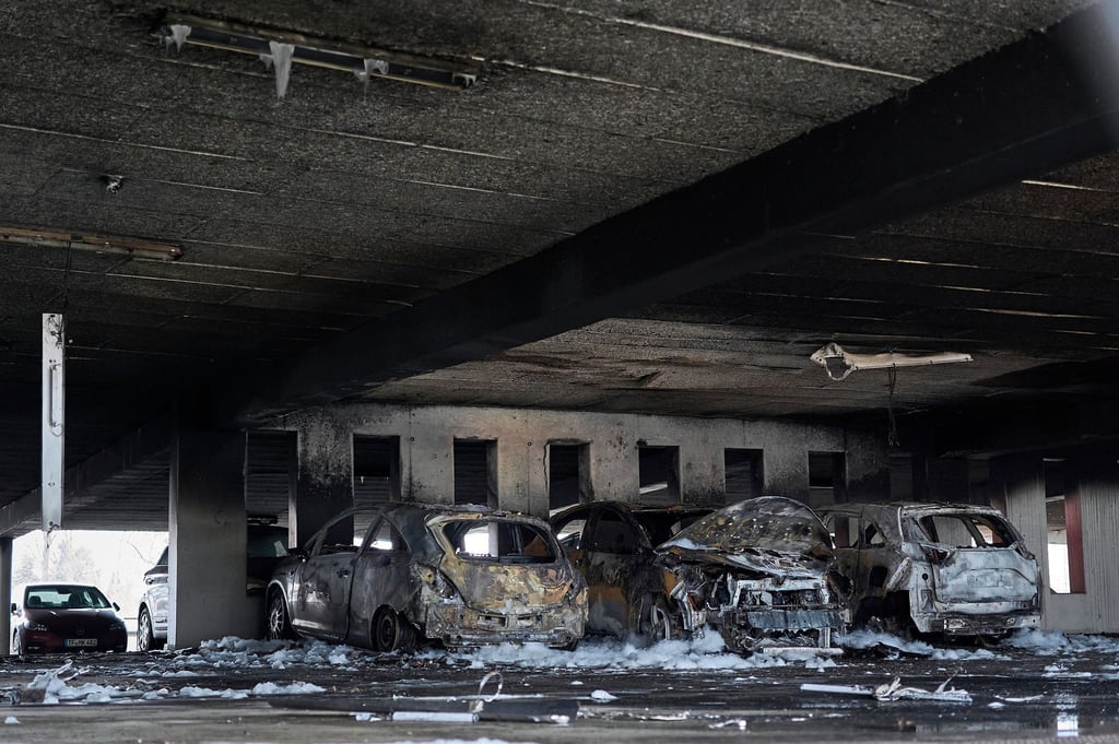 Das Parkhaus bleibt laut Feuerwehr in den nächsten Tage gesperrt.