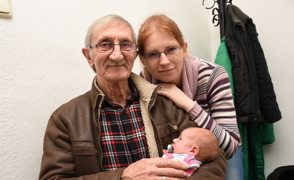 Babyglück: 43 Jahre Altersunterschied - Mit 77 Jahren noch einmal Vater