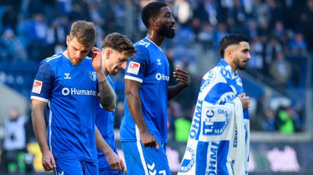 Enttäuschung in den Gesichtern der Spieler vom 1. FC Magdeburg: 3:4 unterlag der Hausherr gegen den 1. FC Nürnberg.