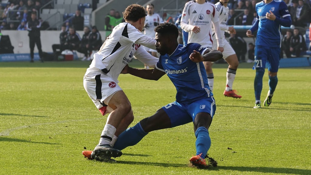 Eine entscheidende Szene beim Spiel des 1. FC Magdeburg gegen den 1. FC Nürnberg: FCM-Verteidiger Daniel Heber holt im eigenen Strafraum den Gegner von den Füßen. Es folgte ein Strafstoß.