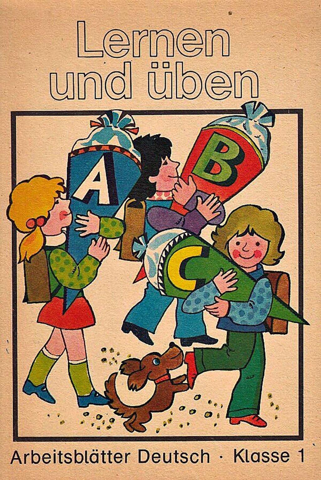 Arbeitsblätter gab es im Unterricht in bescheidenem Umfang auch bereits zu DDR-Zeiten – aus einem eigens für den Lese- und Schreiberwerb erarbeiteten Arbeitsblock.