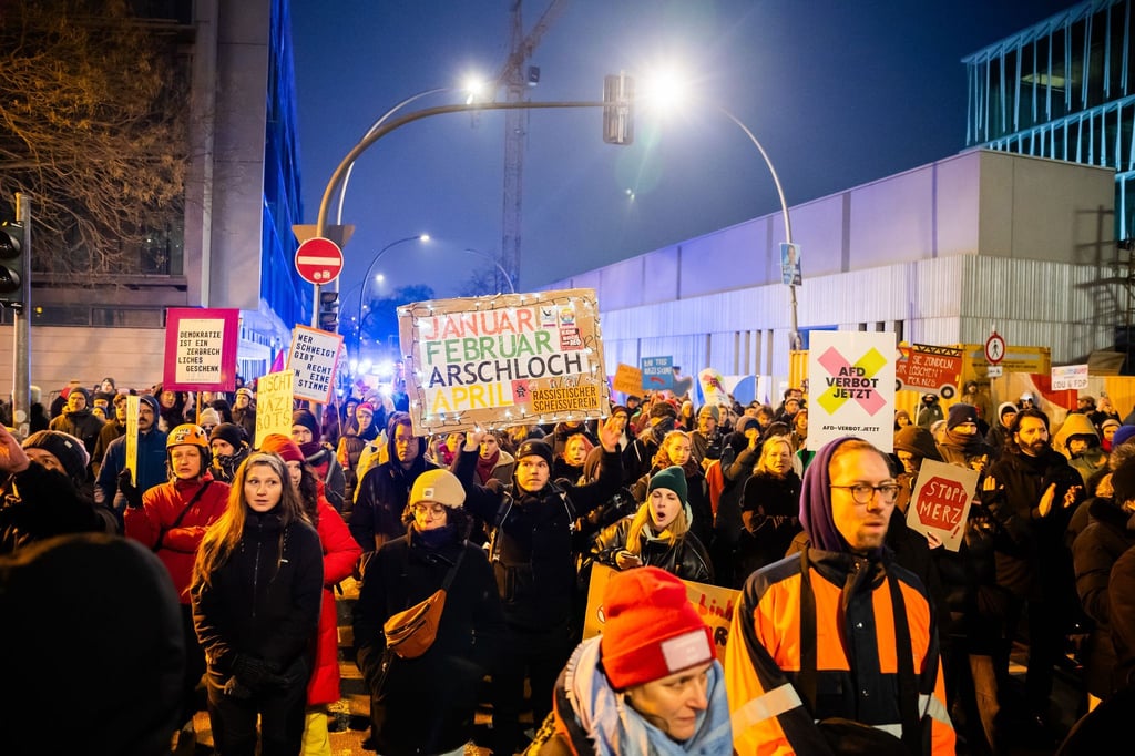 Auch in Berlin zog es wieder zahlreiche Menschen auf die Straße.