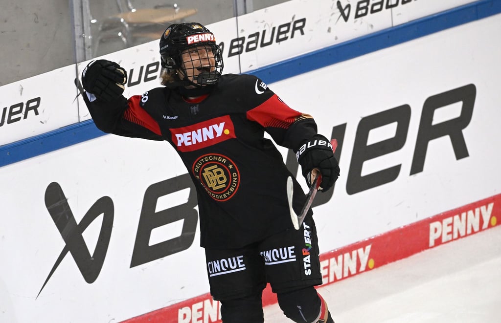 Nach Zwillingsschwester Lilli traf auch Luisa Welcke für die deutschen Eishockey-Frauen.