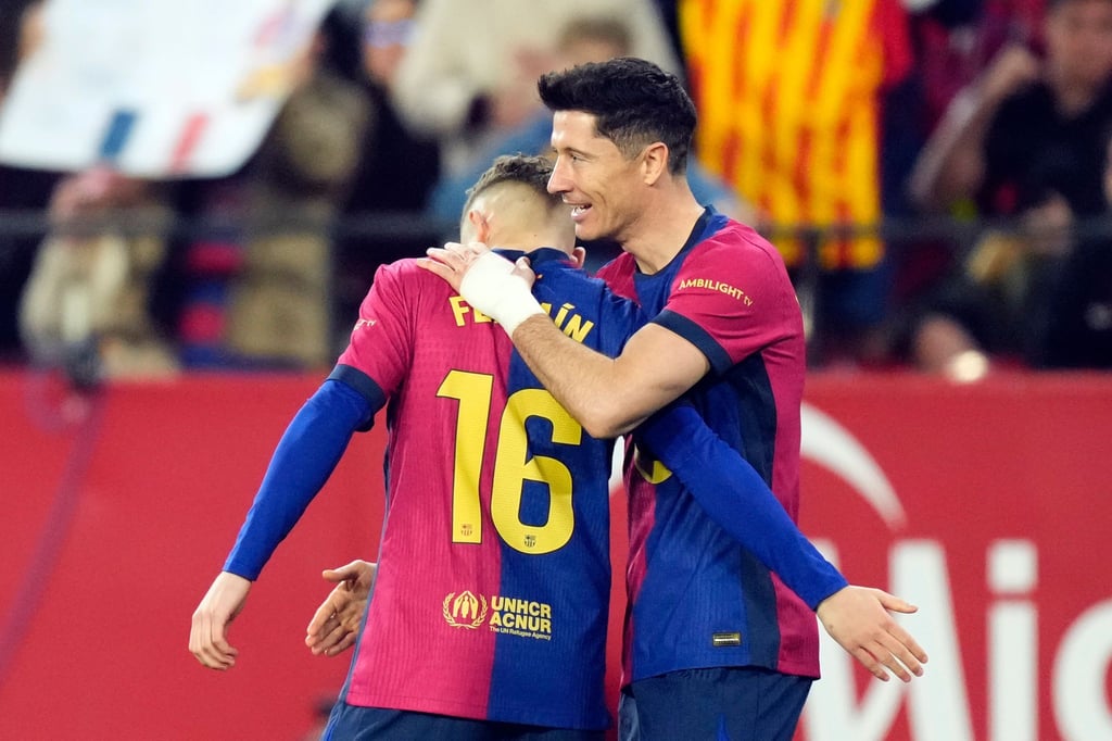 Das war ein guter Abend für den FC Barcelona, auch wenn Fermin López (l) kurz nach seinem Tor vom Platz flog.