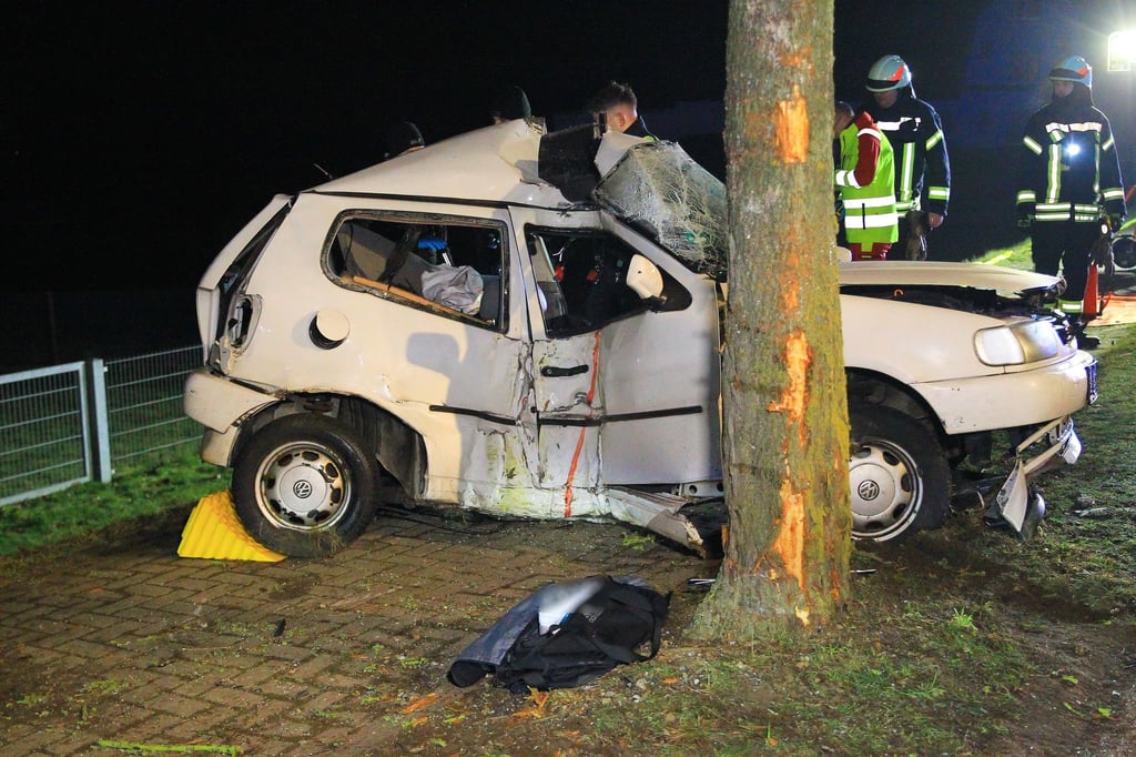 Für den 17-jährigen Beifahrer kam jede Hilfe zu spät.