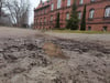 Die Schützenstraße in Derenburg zwischen Hospital, Friedhofskapelle und Spielplatz ist seit Jahren ein Ärgernis. Der unbefestigte Weg verwandelt sich bei Regen und Schnee regelmäßig in eine Schlammpiste.