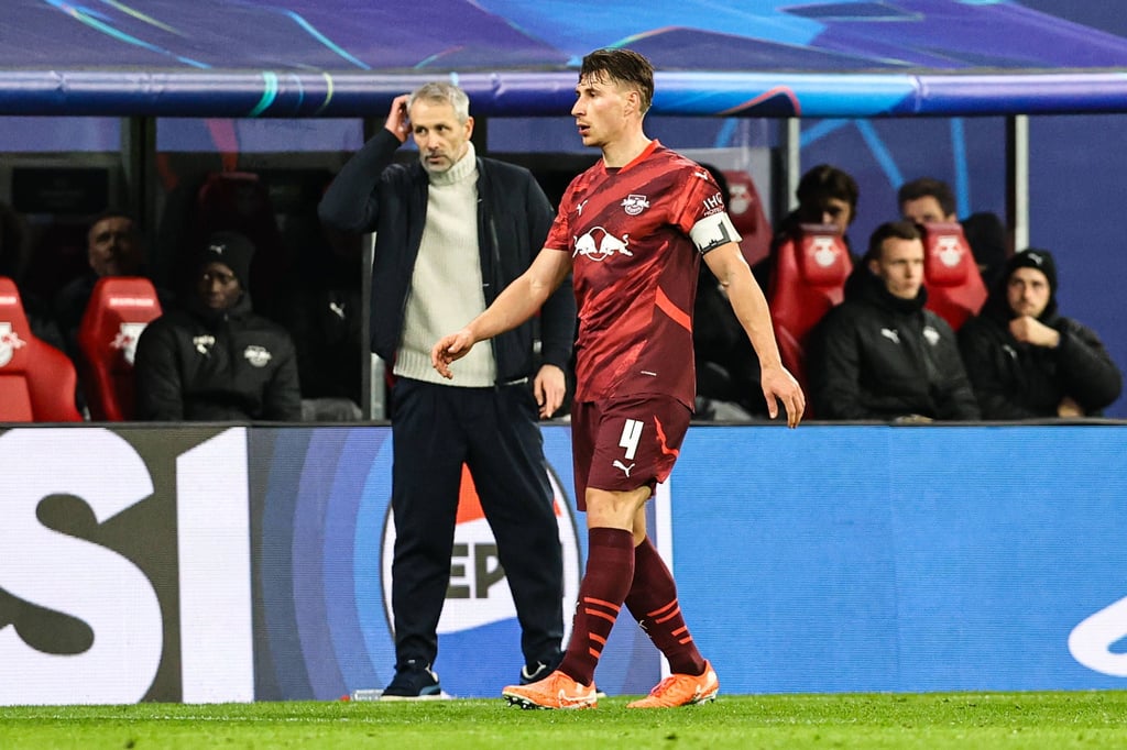 Marco Rose mit Kapitän Willi Orban in einem Champions-League-Spiel (Archivbild).