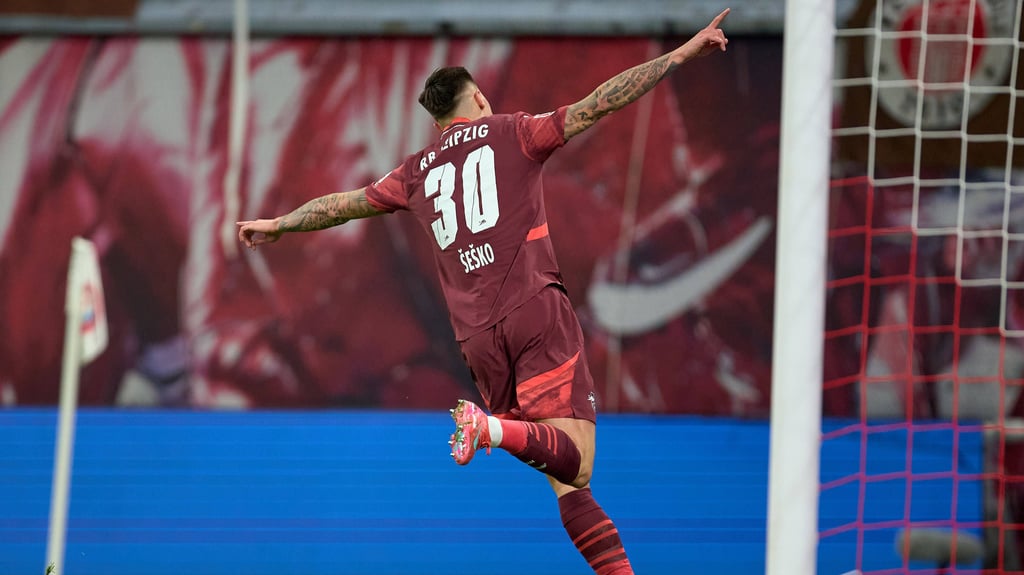 Flieger nach seinem Treffer gegen St. Pauli: RB-Stürmer Benjamin Sesko