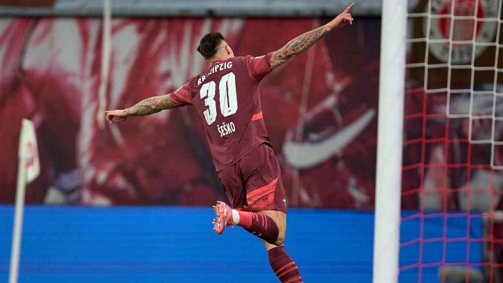 Flieger nach seinem Treffer gegen St. Pauli: RB-Stürmer Benjamin Sesko