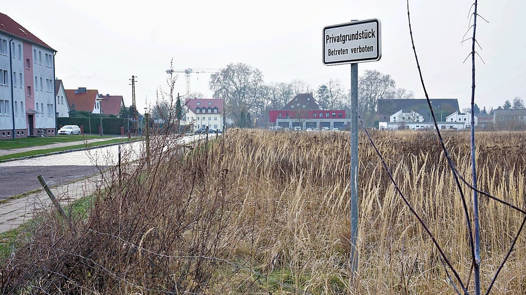 Solange die Heinrich-Heine-Straße nicht saniert ist, geht es auch beim ehemaligen Krankenhausgelände nicht weiter.