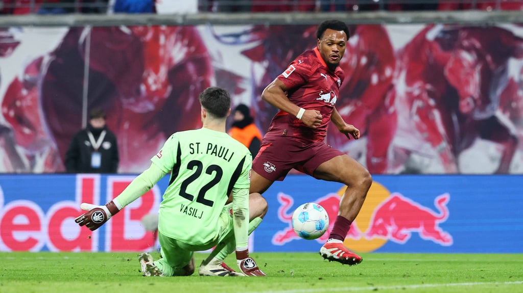 RB-Stürmer Lois Openda wurde nach dem Heimsieg gegen den FC St. Pauli in den Sozialen Netzwerken rassistisch beleidigt.