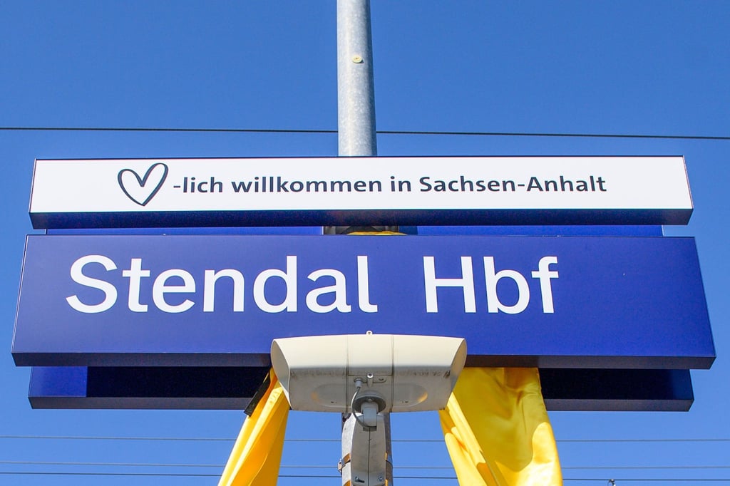 Fernverkehrszüge zwischen Hamburg und Berlin werden ab August über Stendal umgeleitet. (Archivbild)