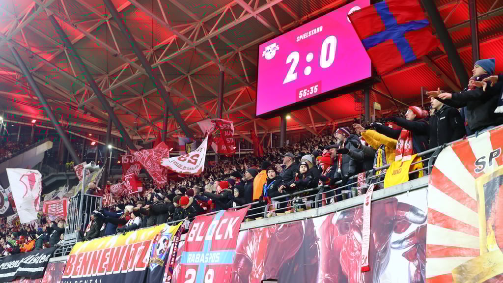 Zweimal hörten Fans von RB Leipzig die neue Torhymne im Spiel gegen den FC St. Pauli.