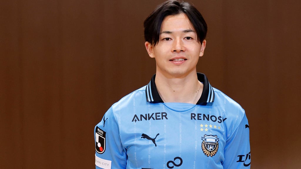 Der Ex-Magdeburger Tatsuya Ito bei seiner Vorstellung im Trikot von Kawasaki Frontale.