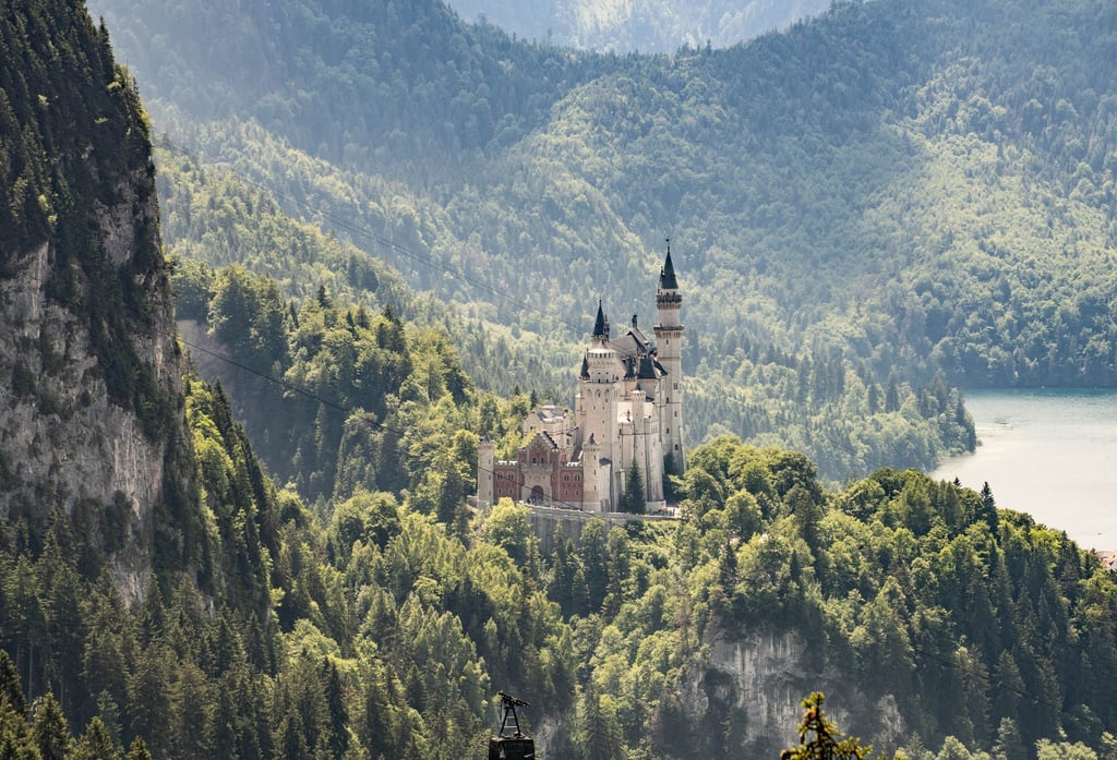 Mehr als eine Million Menschen besuchten 2024 das Schloss Neuschwanstein in Schwangau. (Archivbild)