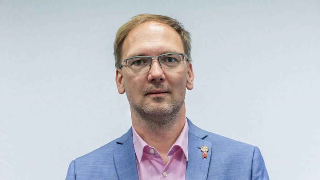 Lars-Jörn Zimmer steht zu der Absage an den Deutschlandfunk-Reporter. 