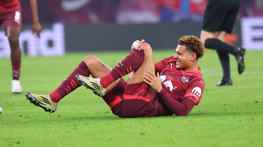 RB-Profi Antonio Nusa nach einem Foul im Spiel gegen den FC St. Pauli