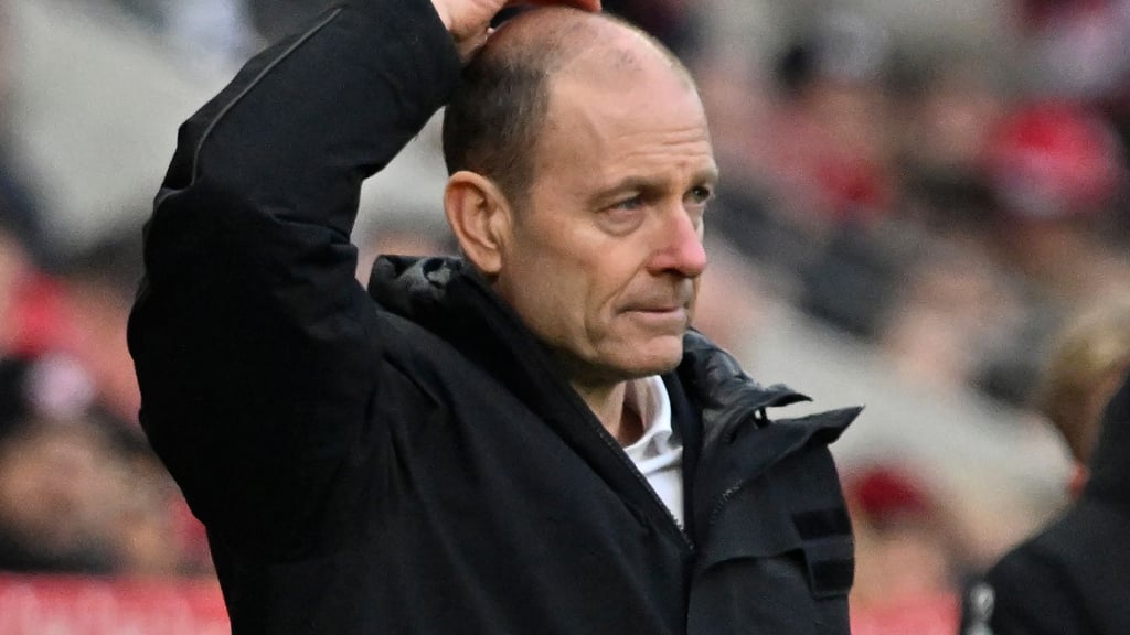 Augsburgs Trainer Jess Thorup hofft auf einige Rückkehrer.