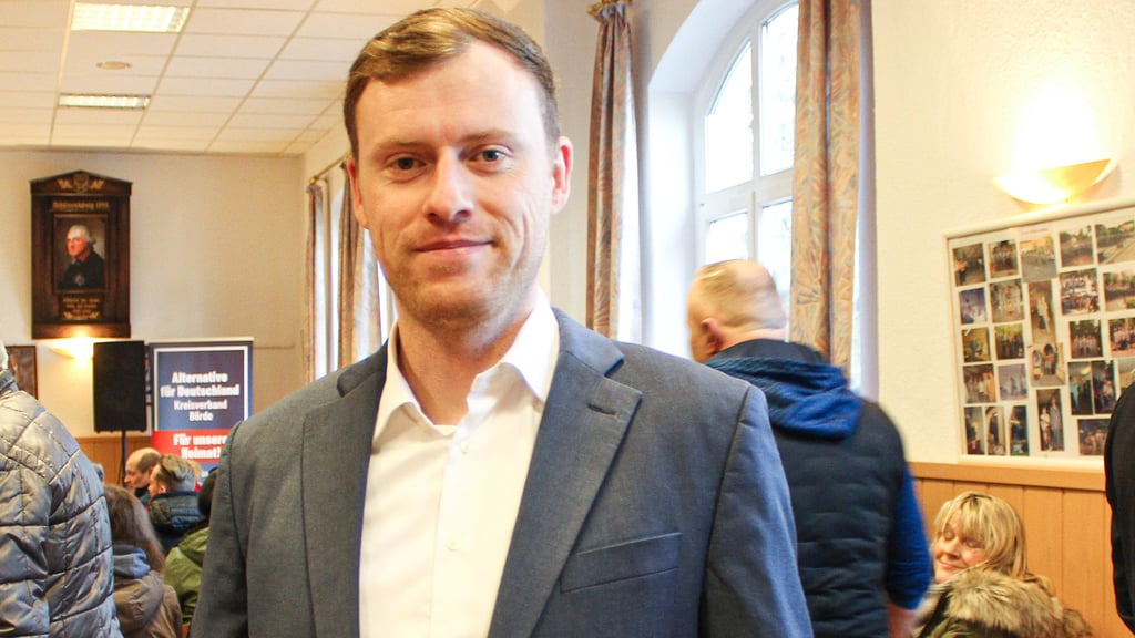 Jan Wenzel Schmidt sitzt bereits für die AfD im Bundestag. Nun möchte er wieder in das Parlament einziehen. Bei einer Wahlkampf-Termin war er jetzt im Haldensleber Schützenhaus zu Gast.