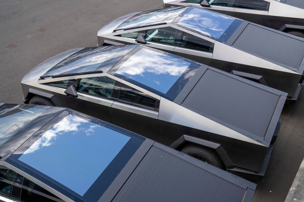 Nach Bekanntwerden des Dokuments wurde spekuliert, dass in Teslas Modelpalette der „Cybertruck“ am ehesten zum Umbau in ein gepanzertes Fahrzeug geeignet ist. (Archivbild)