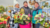 Der Valentinstag kann kommen. Im Blumengeschäft Bea’s Blütenzauber  in der Gleinaer Straße sind Inhaberin Beatrice Jäschke (r.), Michala Anschütz (M.) und Natacha Suarez auf  Ansturm eingestellt.  Dabei, so die Erfahrung der Frauen, sind es nicht nur Männer, die ihren Partnerinnen Blumen schenken.  Auch umgekehrt funktioniere das sehr gut.   