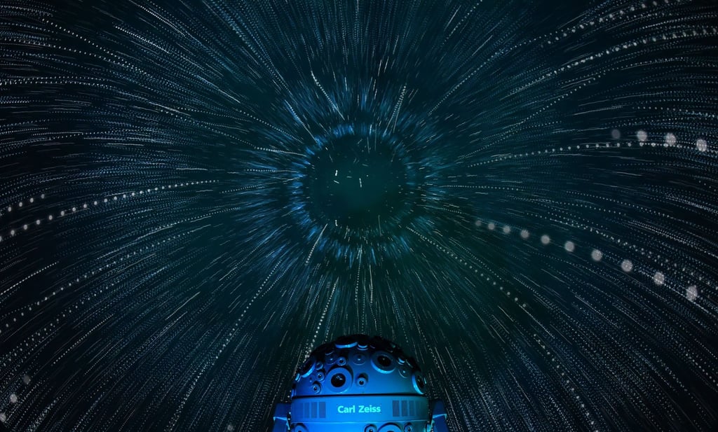 Das Zeiss-Planetarium in Jena ermöglicht auch Verliebten einen Blick in die Sterne. (Archivbild)