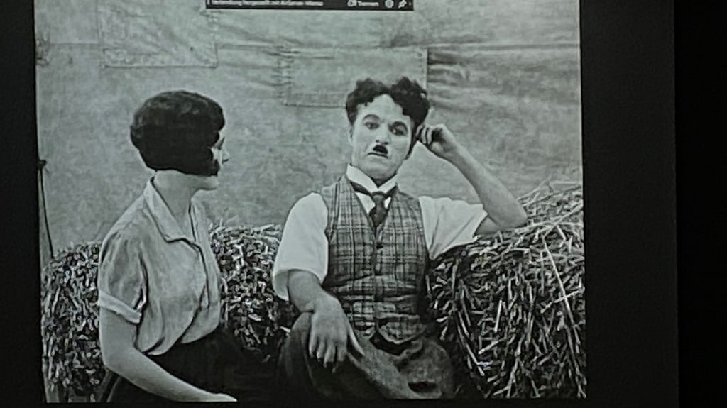 Aufführung eines Films mit Charlie Chaplin beim Musikfest Altmark in Iden.