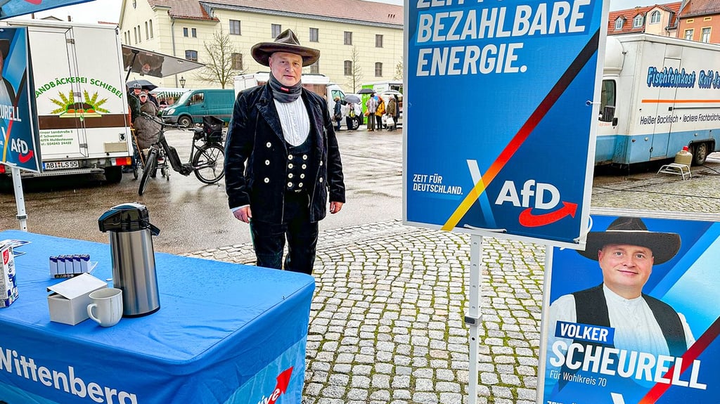 Volker Scheurell beim Wahlkampf in Wittenberg