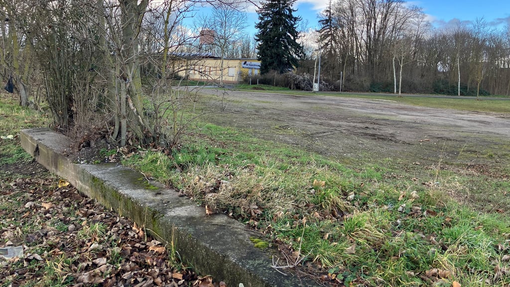 Die Brachfläche am Sportplatz in Burgwerben