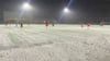 Am Spielfeldrand in Oschersleben türmten sich die vom Platz geräumten Schneemassen.