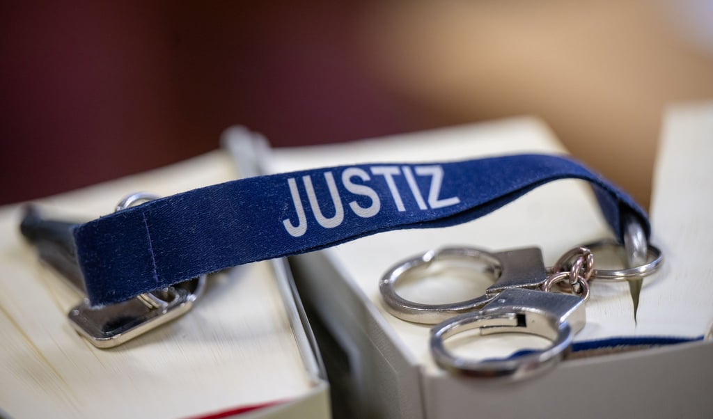 Ein 41-Jähriger steht nach einem Raubüberfall vor Gericht - die Staatsanwaltschaft stützt sich vor allem auf eine DNA-Spur an einer Mütze. (Archivfoto)
