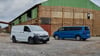 Volkswagen bietet den T7 unter anderem als Transporter (l) und Caravelle (r) an.