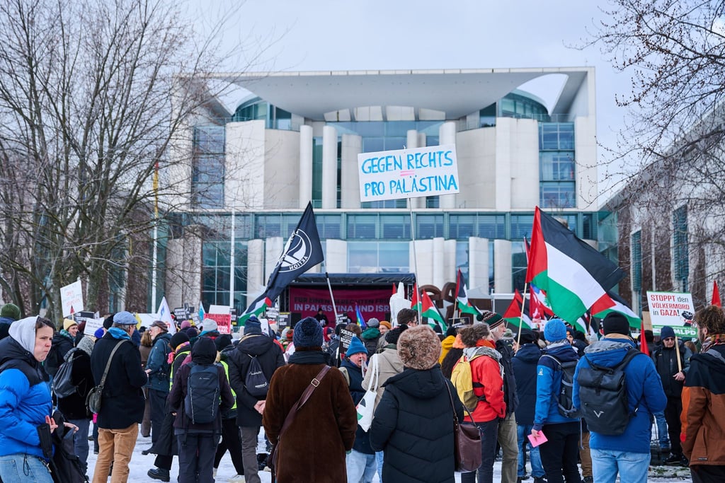 Die Demonstranten forderten einen dauerhaften Waffenstillstand.