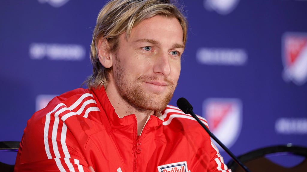 Emil Forsberg bei einer Pressekoferenz.