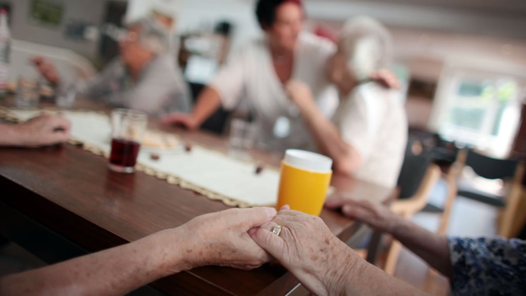 Immer mehr Menschen in Sachsen-Anhalt benötigen finanzielle Hilfe bei den Pflegekosten.