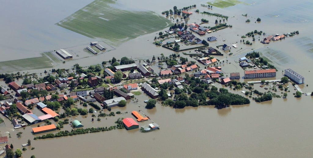 Im Juni 2013 standen weite Teile Sachsen-Anhalts unter Wasser. Elbe und Saale etwa waren weit über die Ufer getreten. (Archivbild)